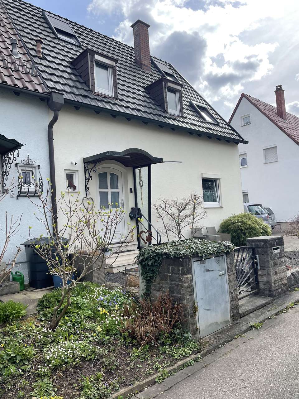 schöne familienfreundliche Doppelhaushälfte mit großem Garten Bussardweg 7, 70499 Stuttgart-Weilimdorf