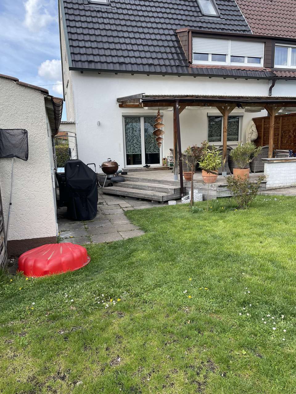 schöne familienfreundliche Doppelhaushälfte mit großem Garten Bussardweg 7, 70499 Stuttgart-Weilimdorf