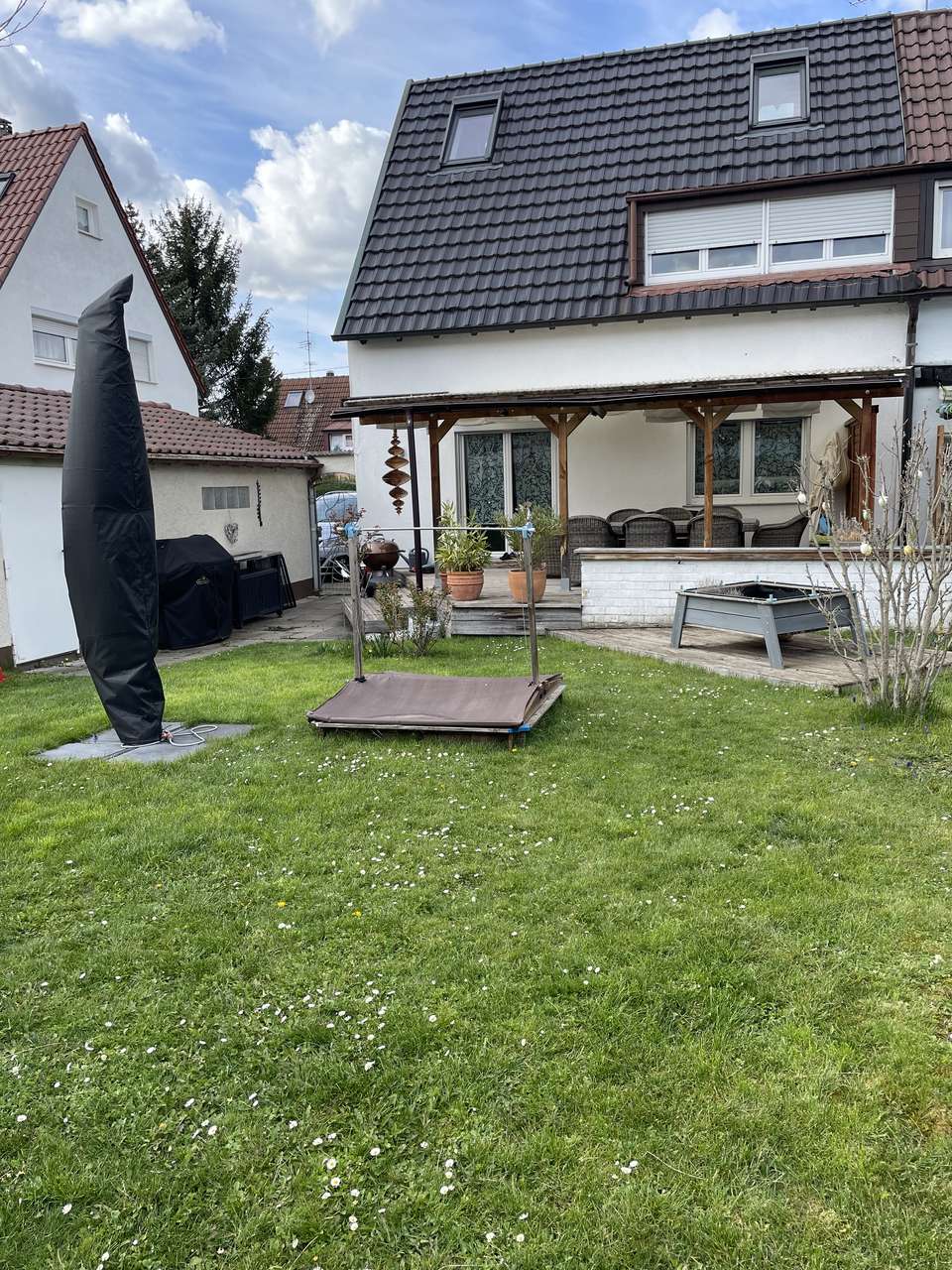 schöne familienfreundliche Doppelhaushälfte mit großem Garten Bussardweg 7, 70499 Stuttgart-Weilimdorf