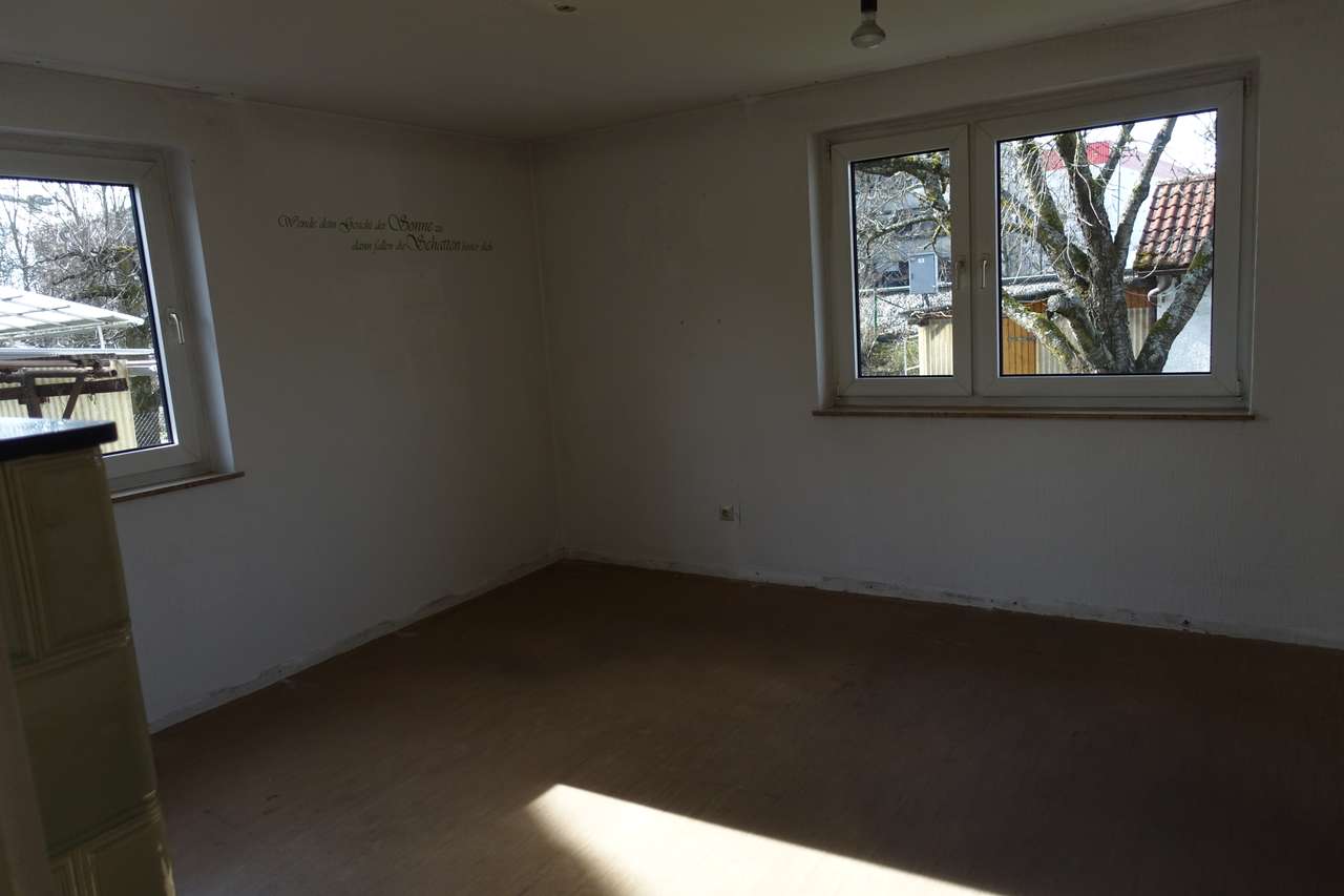 Renovierungsbedürftige Doppelhaushälfte - Erweiterungsfähig - mit schönem Grundstück, Banater Str. 7, 70825 Korntal-Münchingen