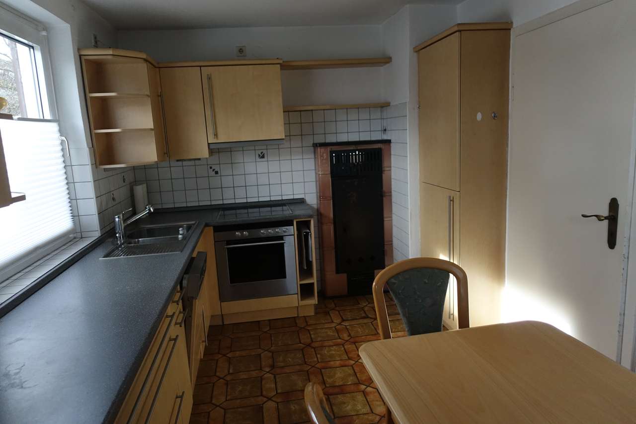 Renovierungsbedürftige Doppelhaushälfte - Erweiterungsfähig - mit schönem Grundstück, Banater Str. 7, 70825 Korntal-Münchingen