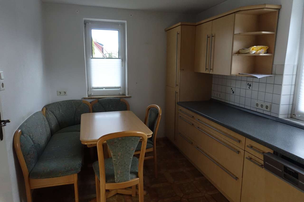 Renovierungsbedürftige Doppelhaushälfte - Erweiterungsfähig - mit schönem Grundstück, Banater Str. 7, 70825 Korntal-Münchingen