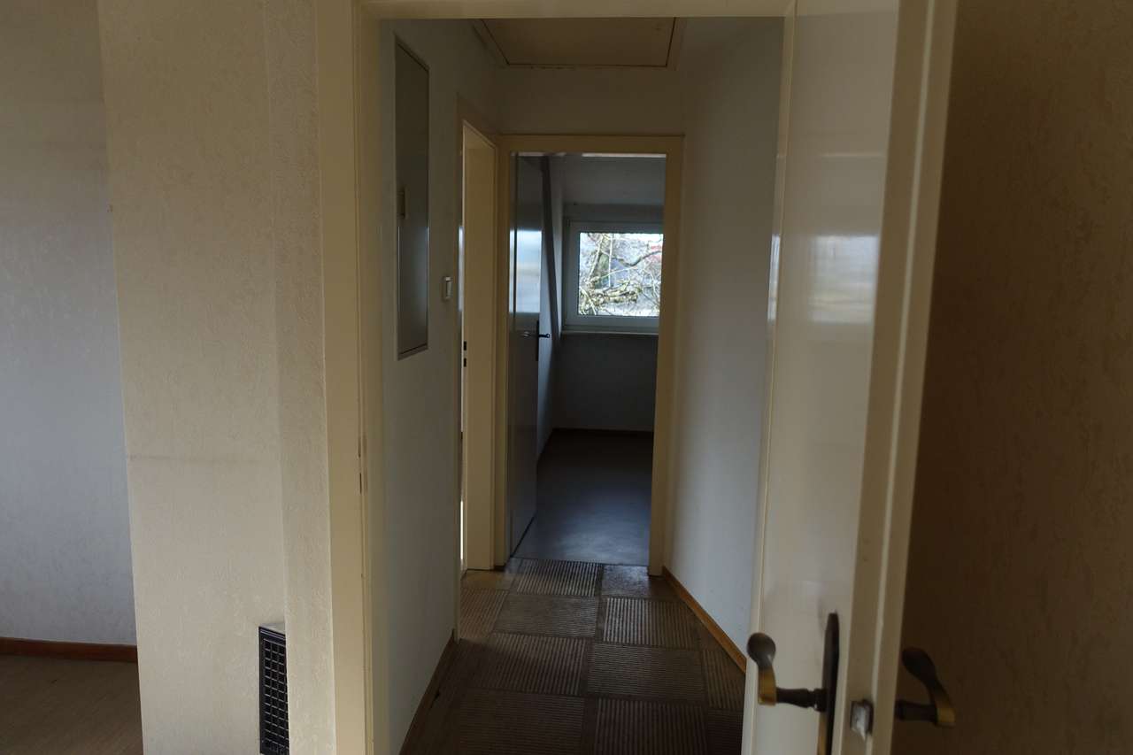 Renovierungsbedürftige Doppelhaushälfte - Erweiterungsfähig - mit schönem Grundstück, Banater Str. 7, 70825 Korntal-Münchingen