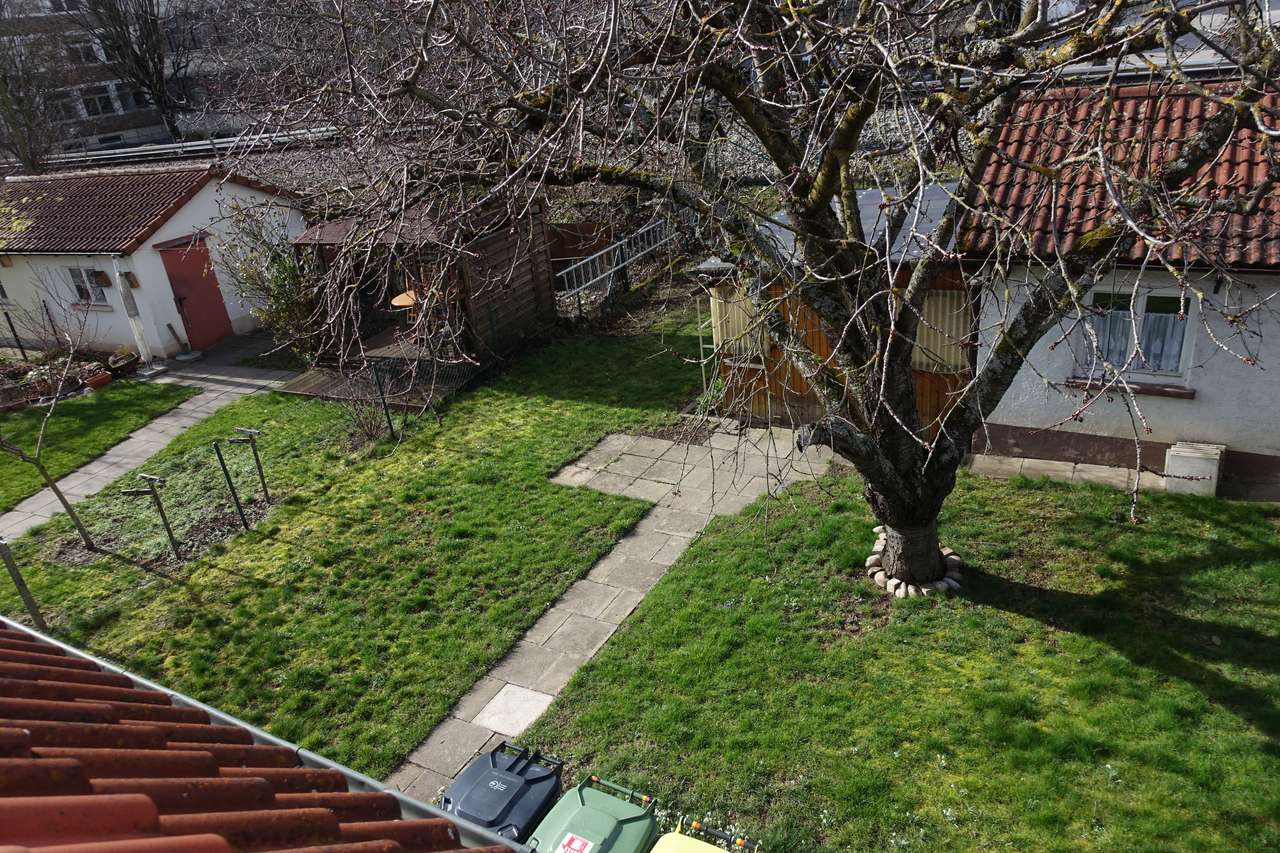 Renovierungsbedürftige Doppelhaushälfte - Erweiterungsfähig - mit schönem Grundstück, Banater Str. 7, 70825 Korntal-Münchingen