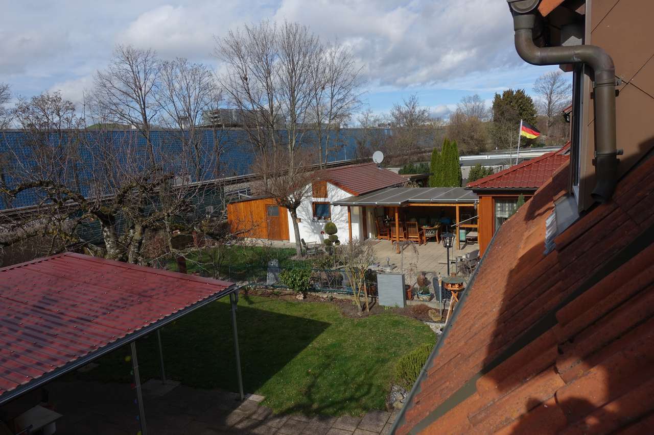 Renovierungsbedürftige Doppelhaushälfte - Erweiterungsfähig - mit schönem Grundstück, Banater Str. 7, 70825 Korntal-Münchingen