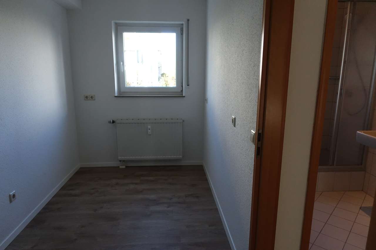Hübsche, neu renovierte 2-Zimmer-Erdgeschoßwohnung mit Terrasse, Laurentiusstr. 23, 71282 Hemmingen