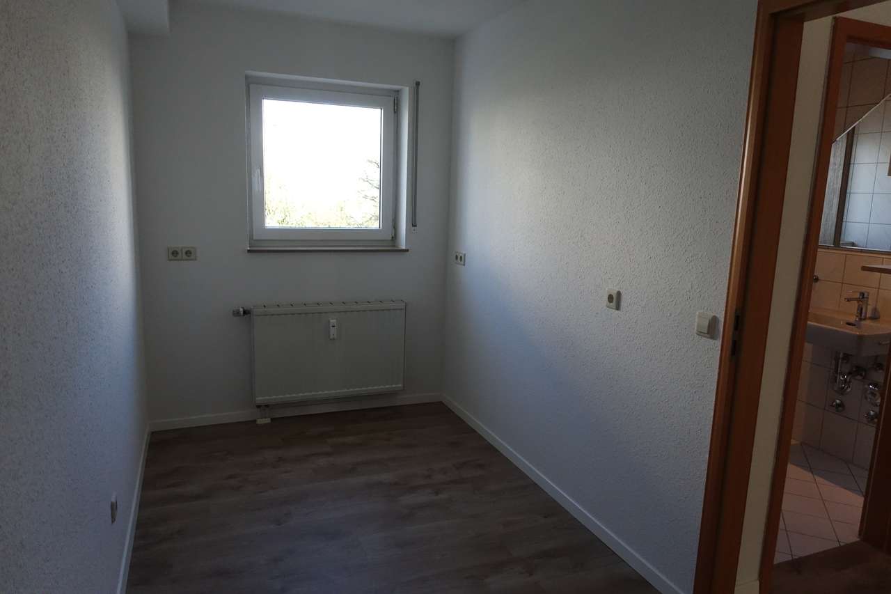 Hübsche, neu renovierte 2-Zimmer-Erdgeschoßwohnung mit Terrasse, Laurentiusstr. 23, 71282 Hemmingen