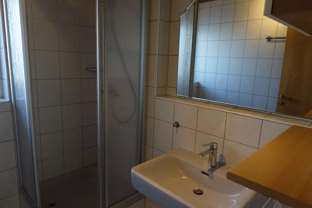 Hübsche, neu renovierte 2-Zimmer-Erdgeschoßwohnung mit Terrasse, Laurentiusstr. 23, 71282 Hemmingen