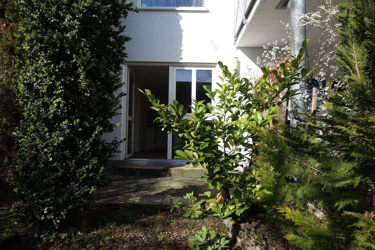 Hübsche, neu renovierte 2-Zimmer-Erdgeschoßwohnung mit Terrasse, Laurentiusstr. 23, 71282 Hemmingen