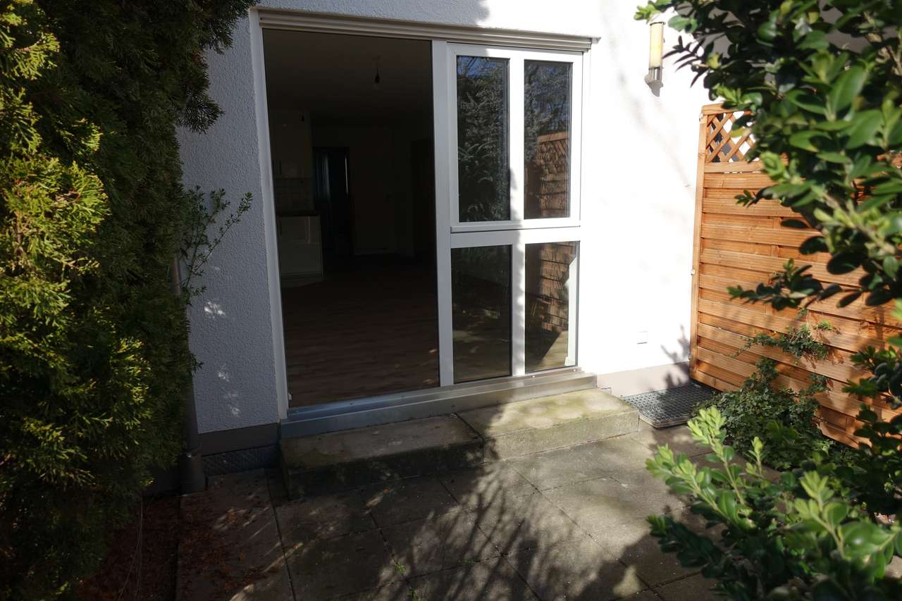 Hübsche, neu renovierte 2-Zimmer-Erdgeschoßwohnung mit Terrasse, Laurentiusstr. 23, 71282 Hemmingen