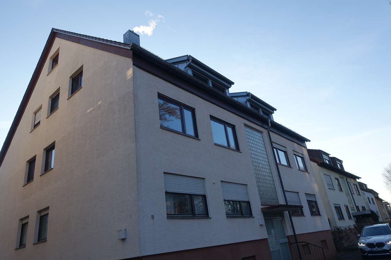 Sonnige und gemütliche 3-Zimmer-Dachgeschoßwohnung, Lindenbachstraße 71, 70499 Stuttgart-Weilimdorf