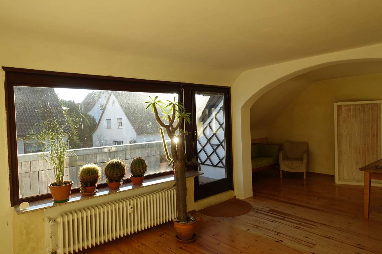Sonnige und gemütliche 3-Zimmer-Dachgeschoßwohnung, Lindenbachstraße 71, 70499 Stuttgart-Weilimdorf