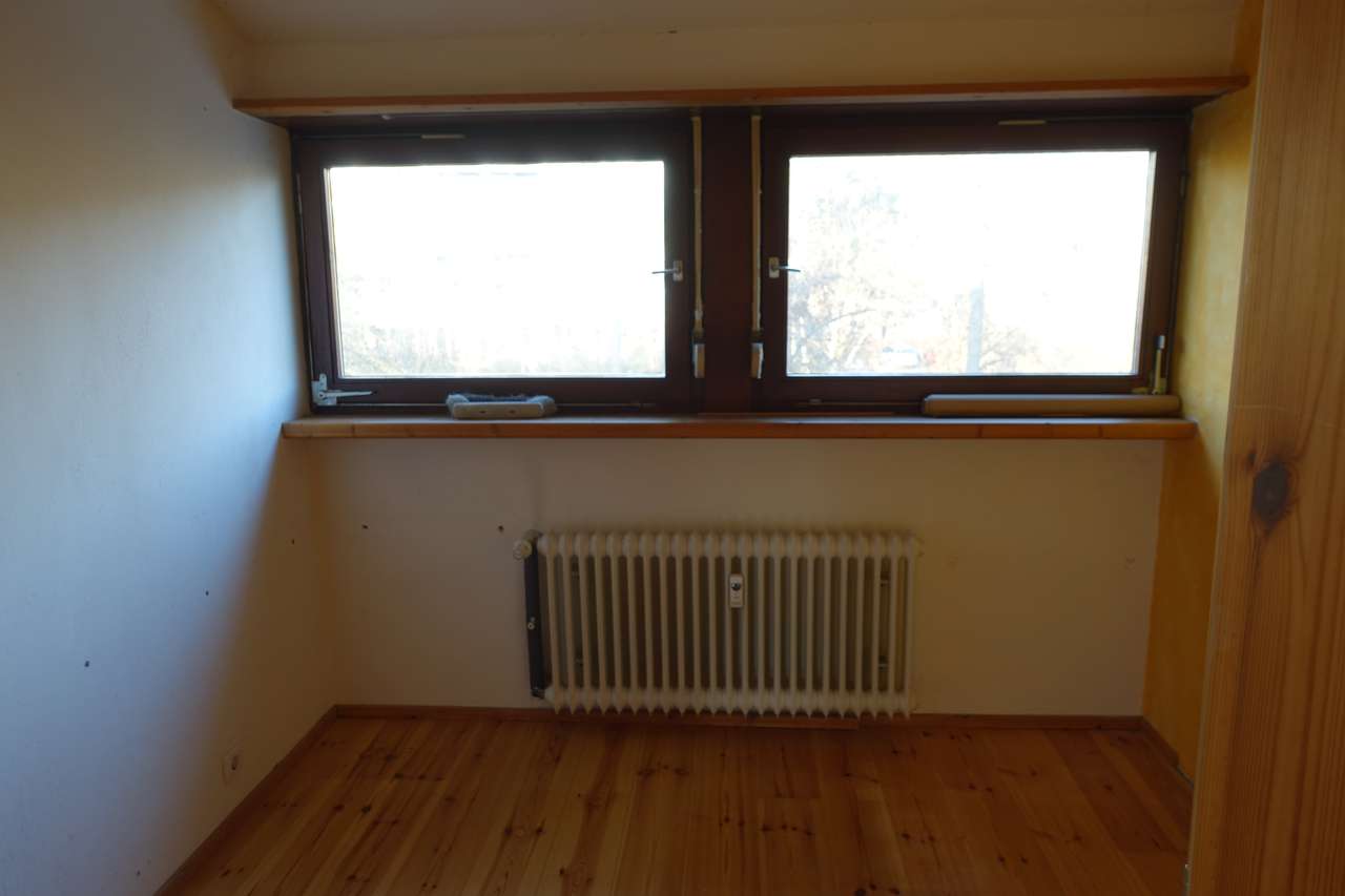 Sonnige und gemütliche 3-Zimmer-Dachgeschoßwohnung, Lindenbachstraße 71, 70499 Stuttgart-Weilimdorf
