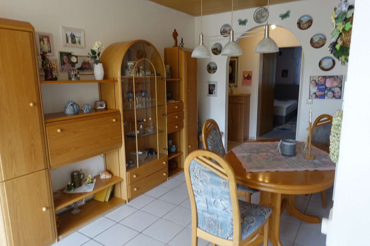 Schicke 3,5 Zimmerwohnung mit großem, sonnigen Balkon und Blick ins Grüne,         Hirschstr. 27, 71282 Hemmingen