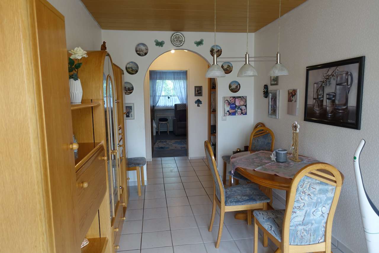 Schicke 3,5 Zimmerwohnung mit großem, sonnigen Balkon und Blick ins Grüne,         Hirschstr. 27, 71282 Hemmingen