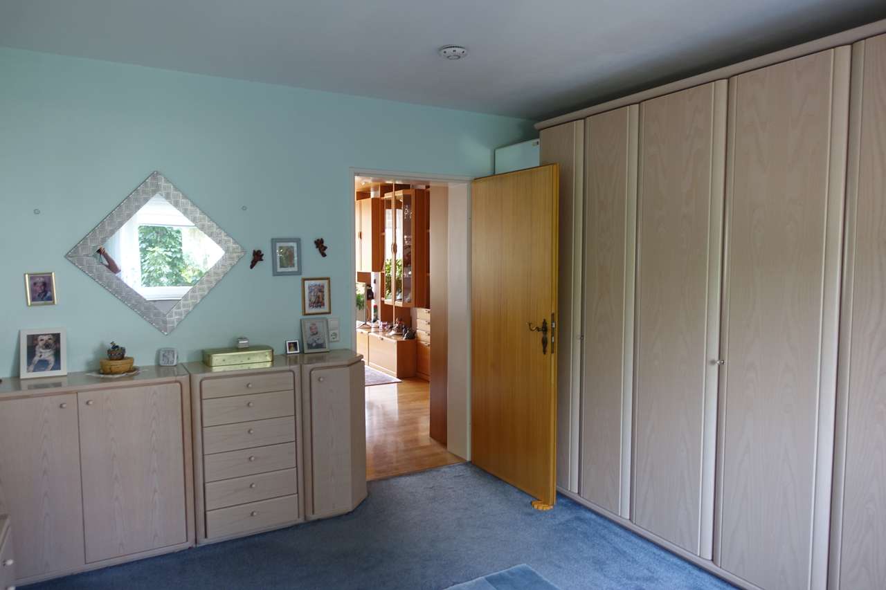 Schicke 3,5 Zimmerwohnung mit großem, sonnigen Balkon und Blick ins Grüne,         Hirschstr. 27, 71282 Hemmingen