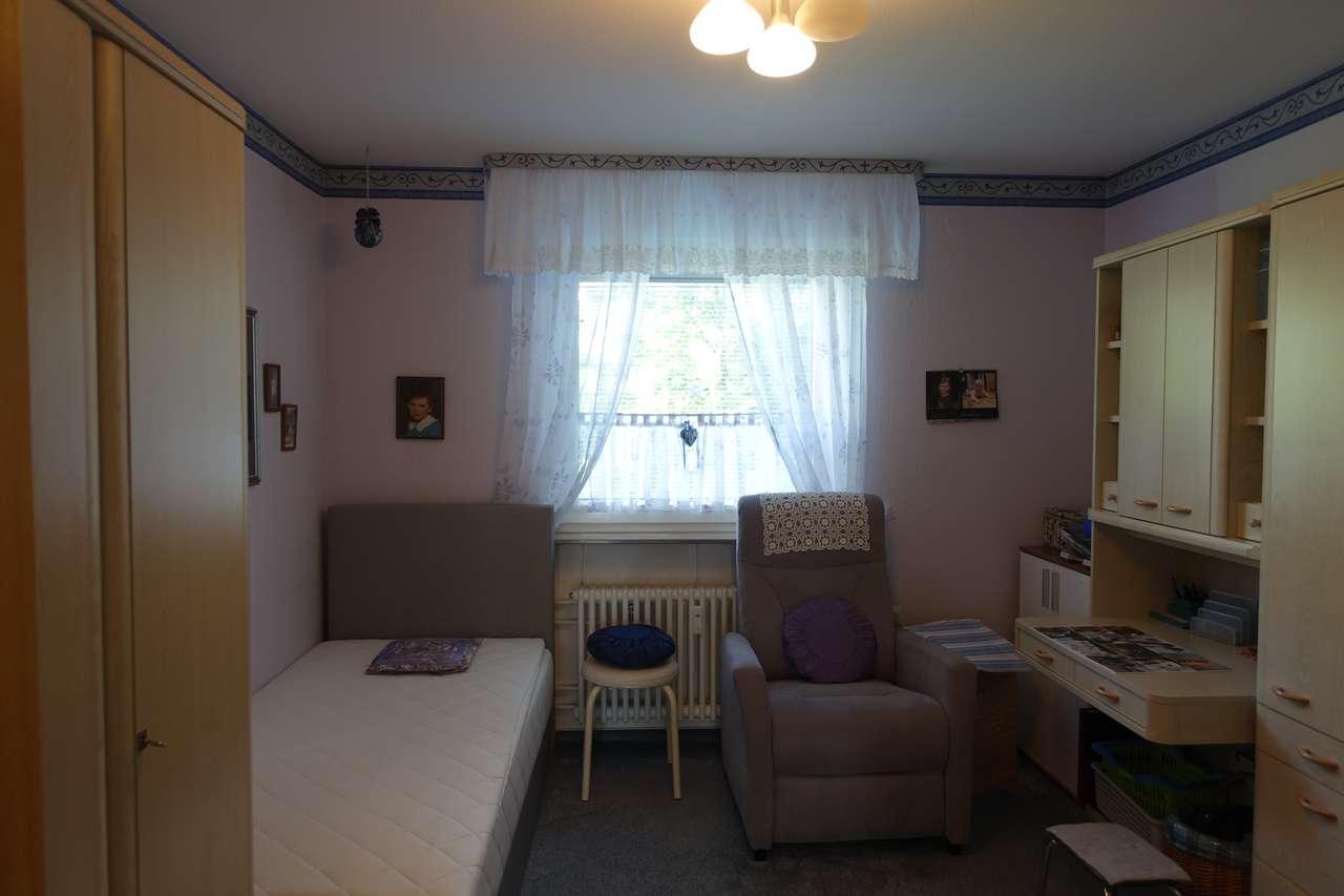 Schicke 3,5 Zimmerwohnung mit großem, sonnigen Balkon und Blick ins Grüne,         Hirschstr. 27, 71282 Hemmingen