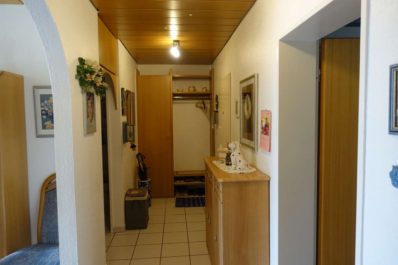 Schicke 3,5 Zimmerwohnung mit großem, sonnigen Balkon und Blick ins Grüne,         Hirschstr. 27, 71282 Hemmingen