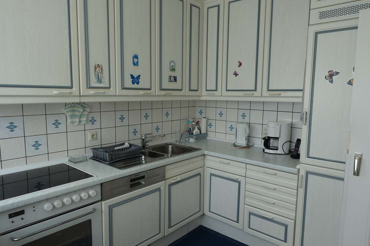 Schicke 3,5 Zimmerwohnung mit großem, sonnigen Balkon und Blick ins Grüne,         Hirschstr. 27, 71282 Hemmingen