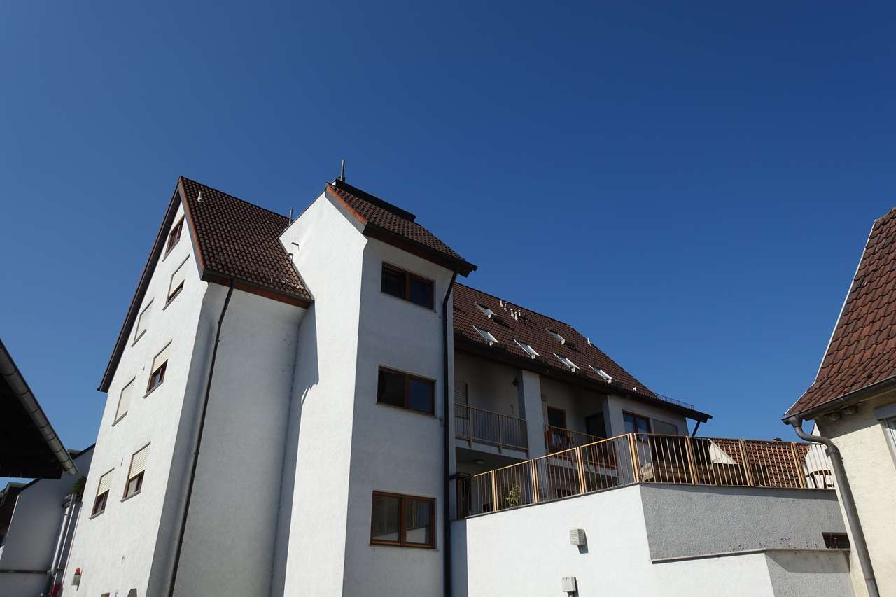 Schicke, gut geschnittene 2-Zimmer-Dachgeschoßwohnung mit sonniger Dachterrasse, Vaihinger Str. 16,                        71701 Schwieberdingen