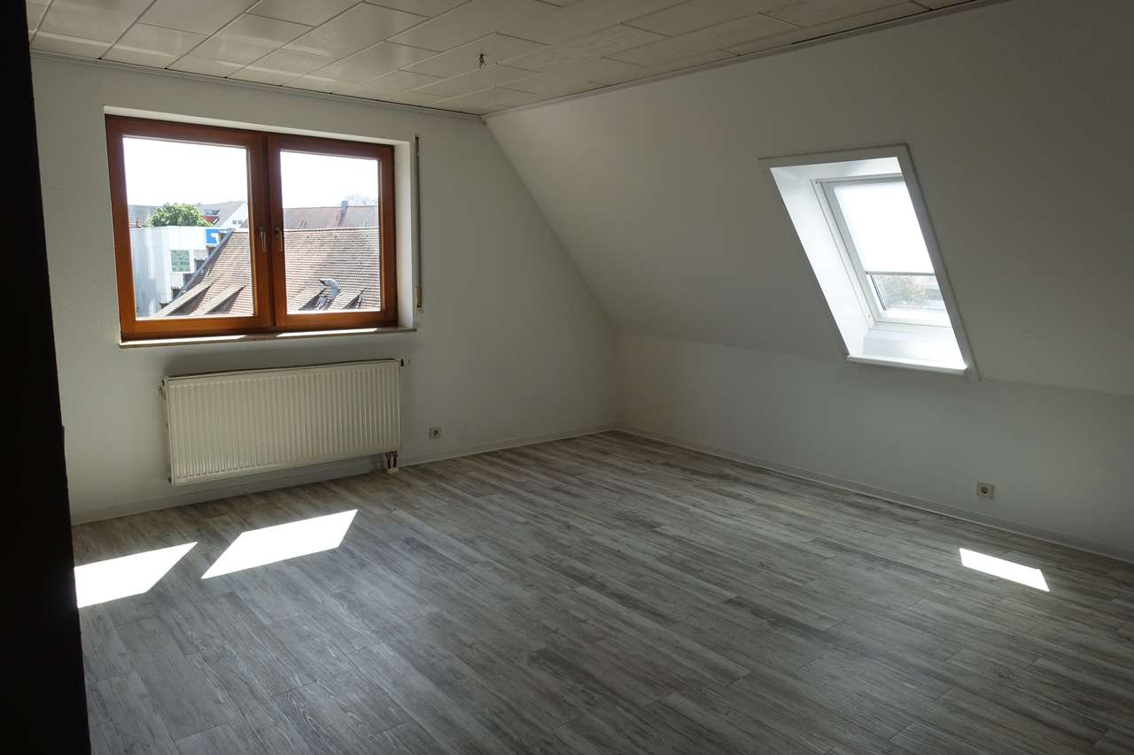 Schicke, gut geschnittene 2-Zimmer-Dachgeschoßwohnung mit sonniger Dachterrasse, Vaihinger Str. 16,                        71701 Schwieberdingen