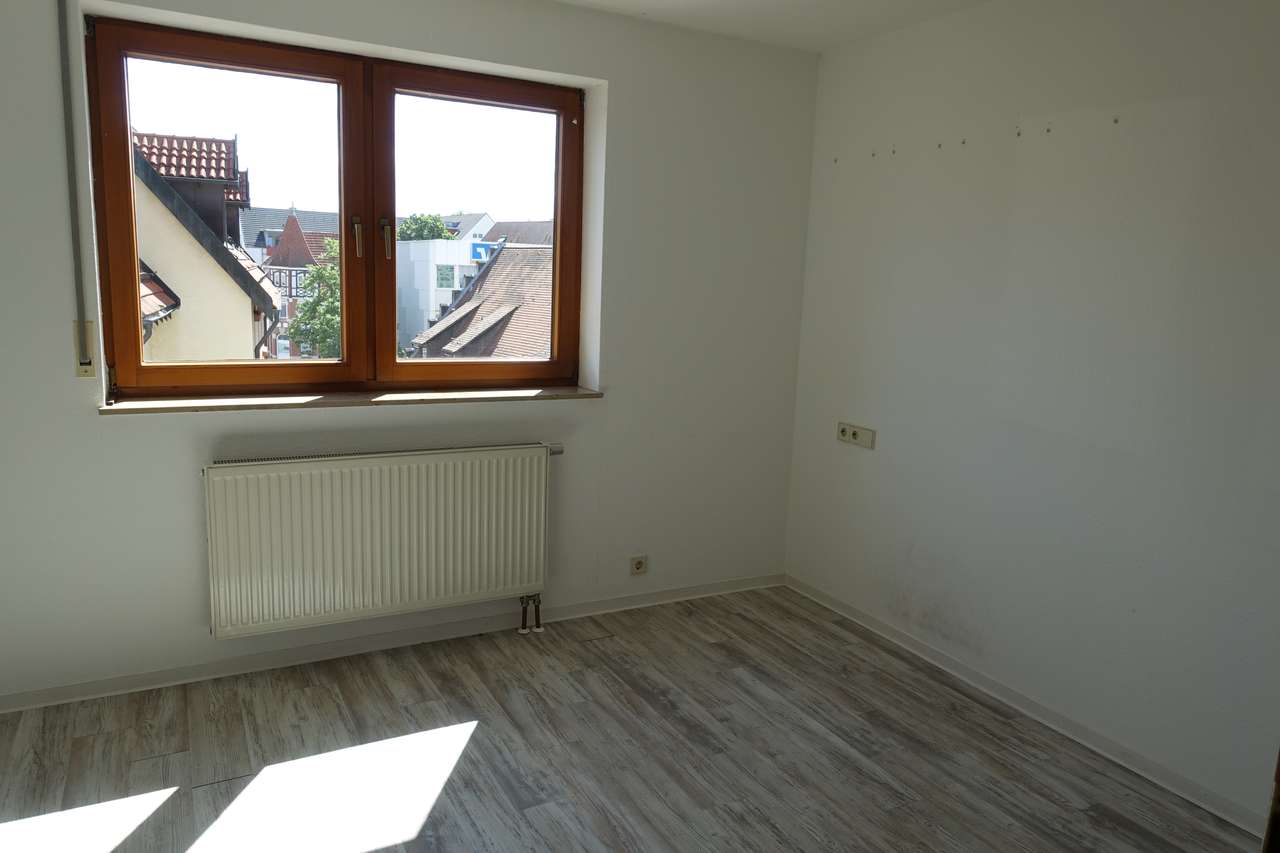 Schicke, gut geschnittene 2-Zimmer-Dachgeschoßwohnung mit sonniger Dachterrasse, Vaihinger Str. 16,                        71701 Schwieberdingen