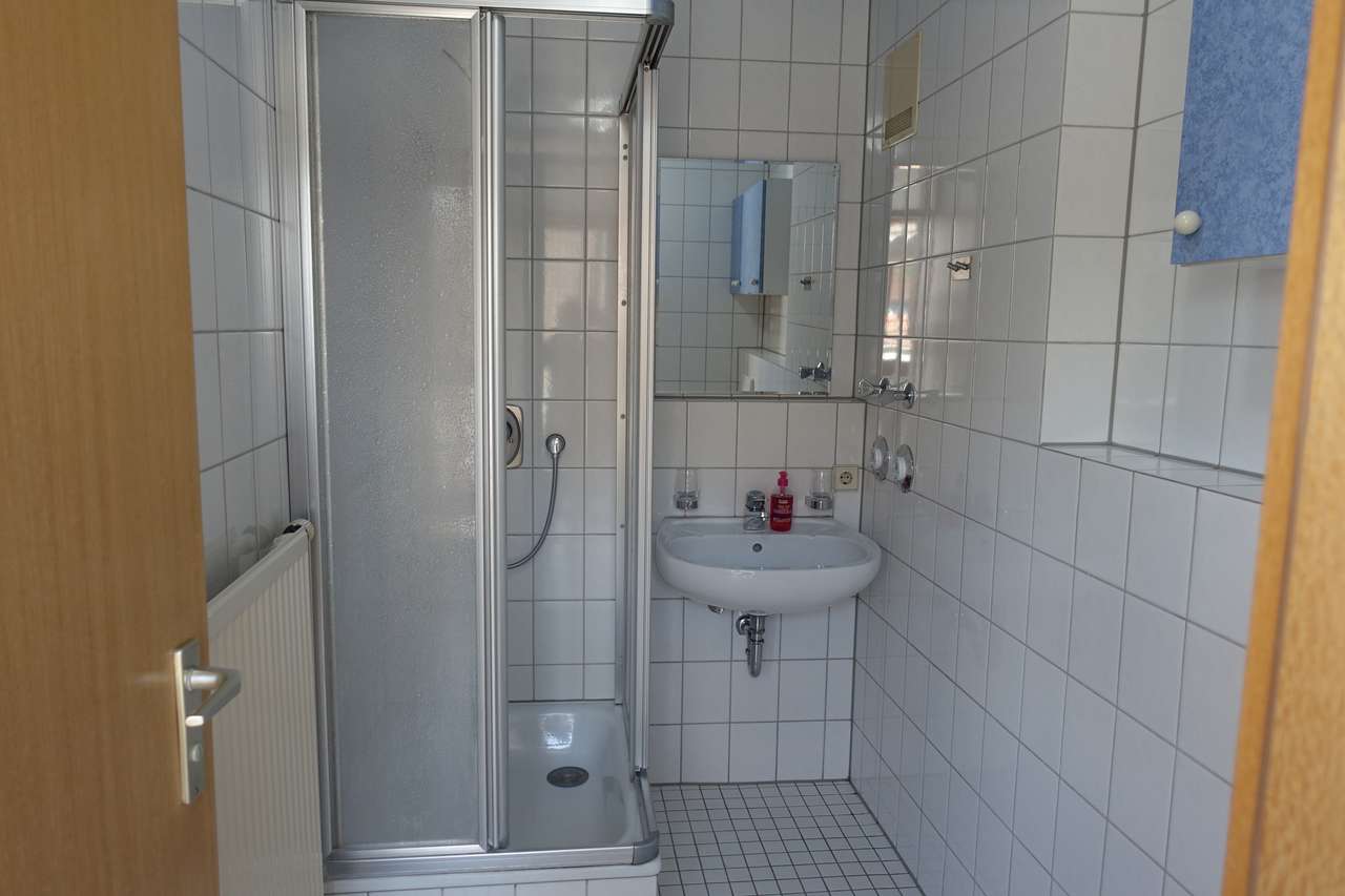 Schicke, gut geschnittene 2-Zimmer-Dachgeschoßwohnung mit sonniger Dachterrasse, Vaihinger Str. 16,                        71701 Schwieberdingen