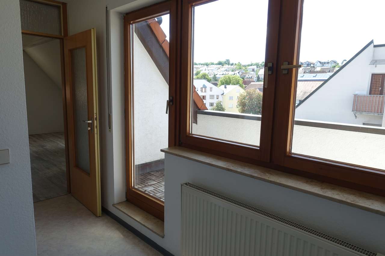 Schicke, gut geschnittene 2-Zimmer-Dachgeschoßwohnung mit sonniger Dachterrasse, Vaihinger Str. 16,                        71701 Schwieberdingen