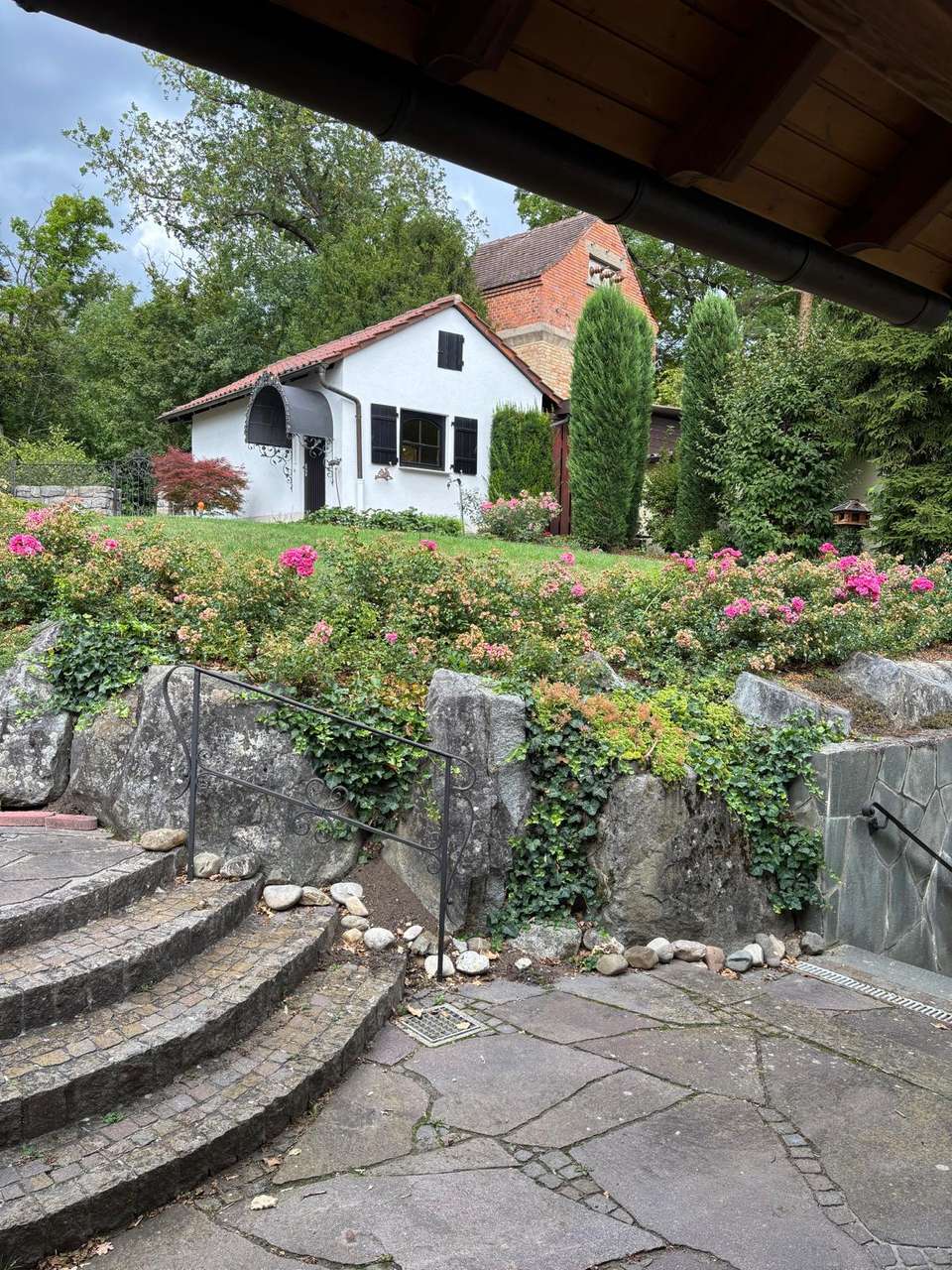 Repräsentative, freistehende Villa in herrlicher Süd-Aussichtslage mit großem Garten und Pool, Sonnenberg 35, 71735 Eberdingen-Nussdorf