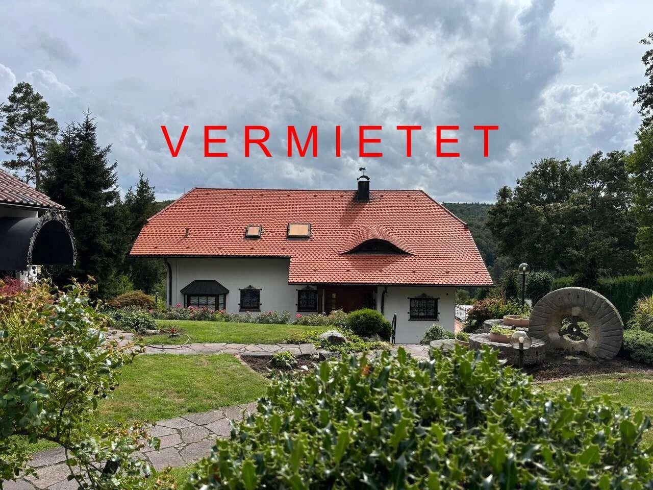 Repräsentative, freistehende Villa in herrlicher Süd-Aussichtslage mit großem Garten und Pool, Sonnenberg 35, 71735 Eberdingen-Nussdorf 