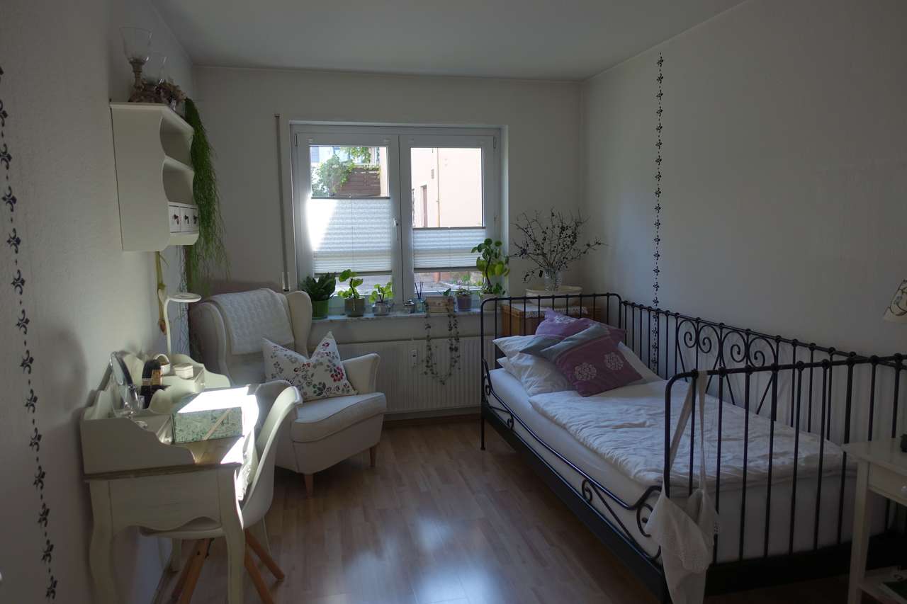 Schicke 4 Zimmer-Erdgeschoßwohnung im Herzen Ditzingens, Kreuzerstr. 4, 71254 Ditzingen