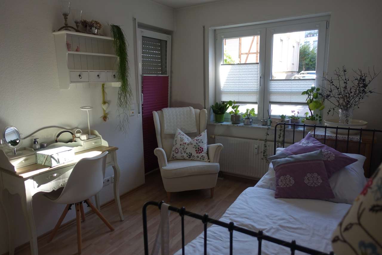 Schicke 4 Zimmer-Erdgeschoßwohnung im Herzen Ditzingens, Kreuzerstr. 4, 71254 Ditzingen