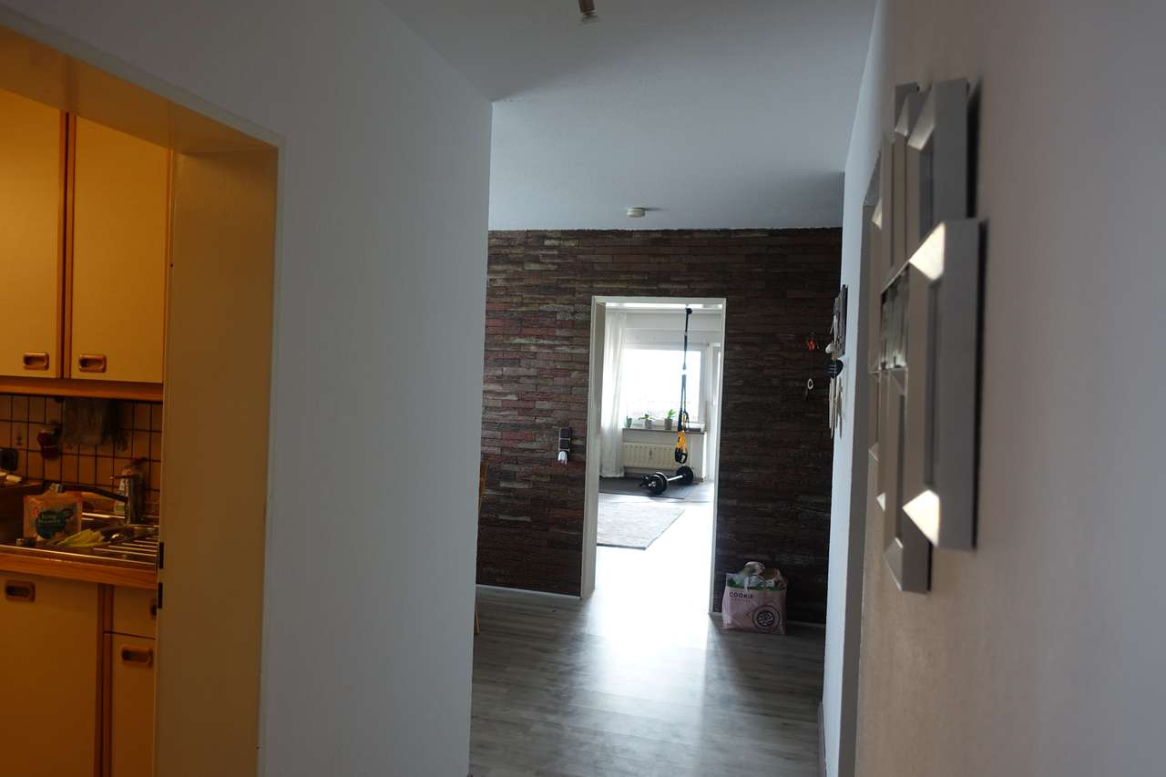 Sonnige 3,5-Zimmerwohnung mit großem Balkon, Freiherr-von-Varnbüler-Str. 8, 71282 Hemmingen