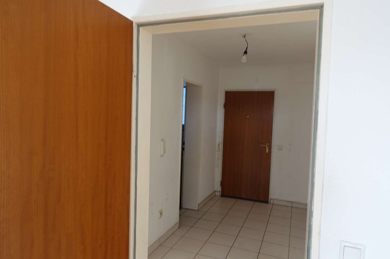 Hübsche 2-Zimmerwohnung mit sonnigem Balkon, Freiherr-von-Varnbüler-Str. 10, 71282 Hemmingen
