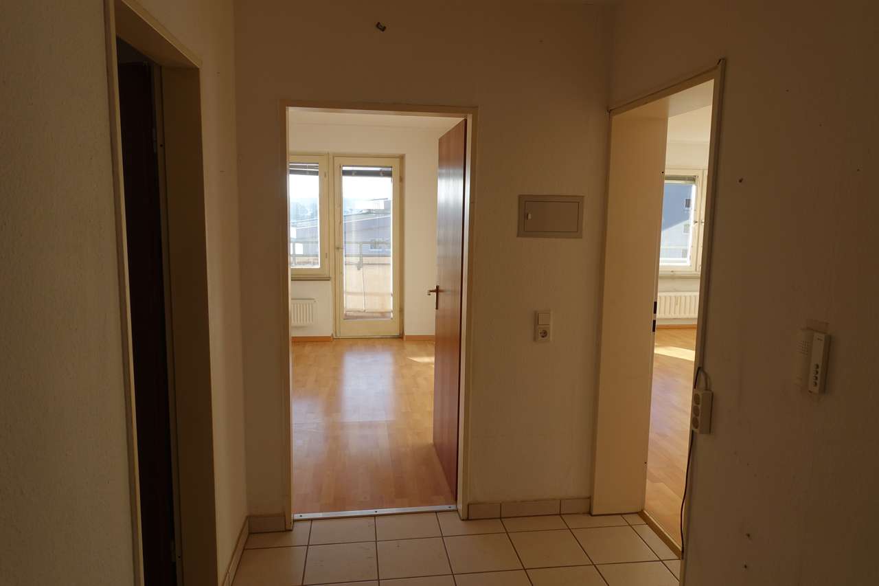 Hübsche 2-Zimmerwohnung mit sonnigem Balkon, Freiherr-von-Varnbüler-Str. 10, 71282 Hemmingen