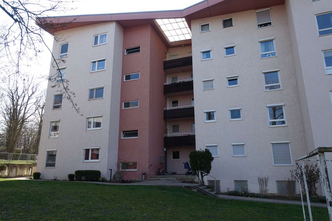 Gut geschnittene 2,5-Zimmerwohnung mit sonnigem Balkon, Seestr. 55, 71282 Hemmingen