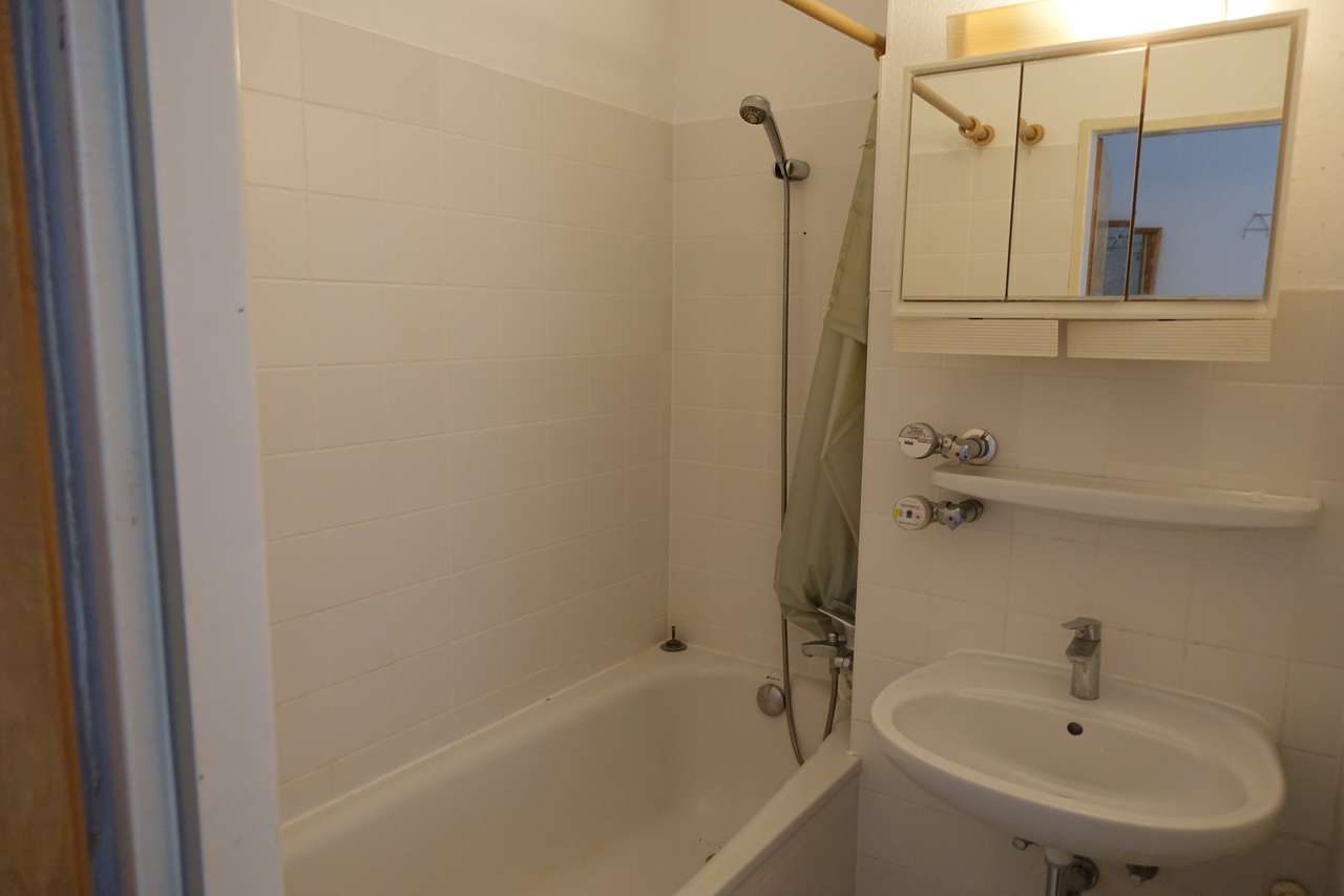 Gut geschnittene 2,5-Zimmerwohnung mit sonnigem Balkon, Seestr. 55, 71282 Hemmingen