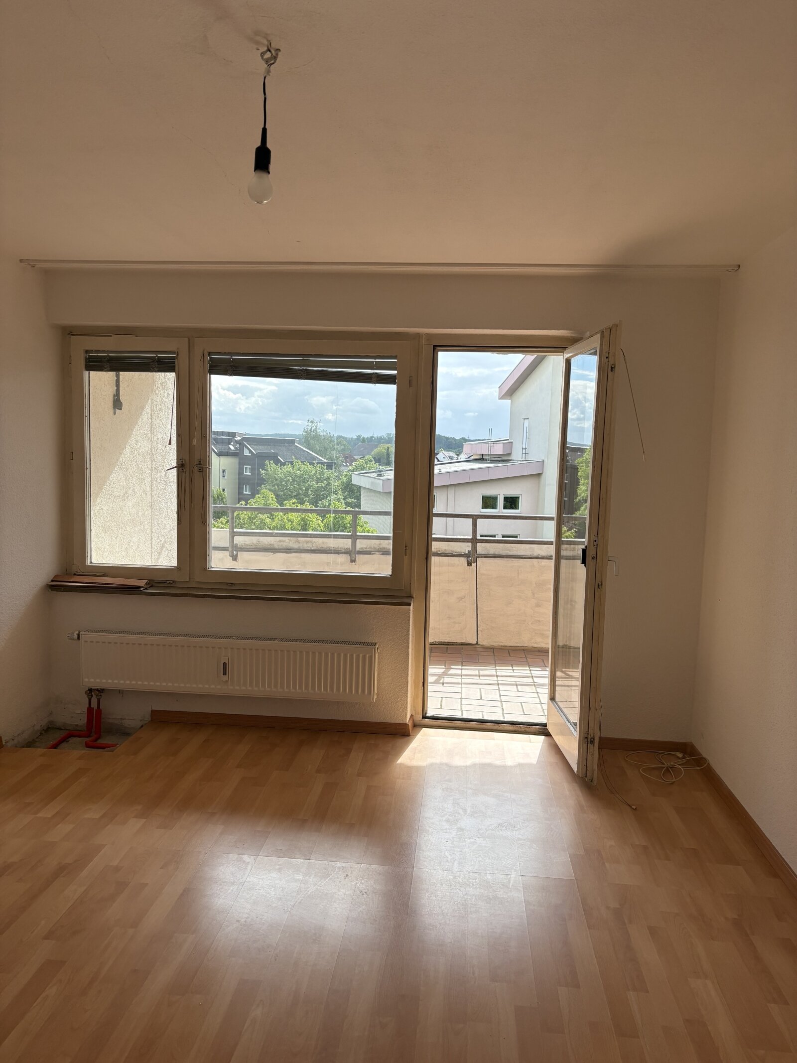 Hübsche 2-Zimmerwohnung mit sonnigem Balkon, Freiherr-von-Varnbüler-Str. 10, 71282 Hemmingen