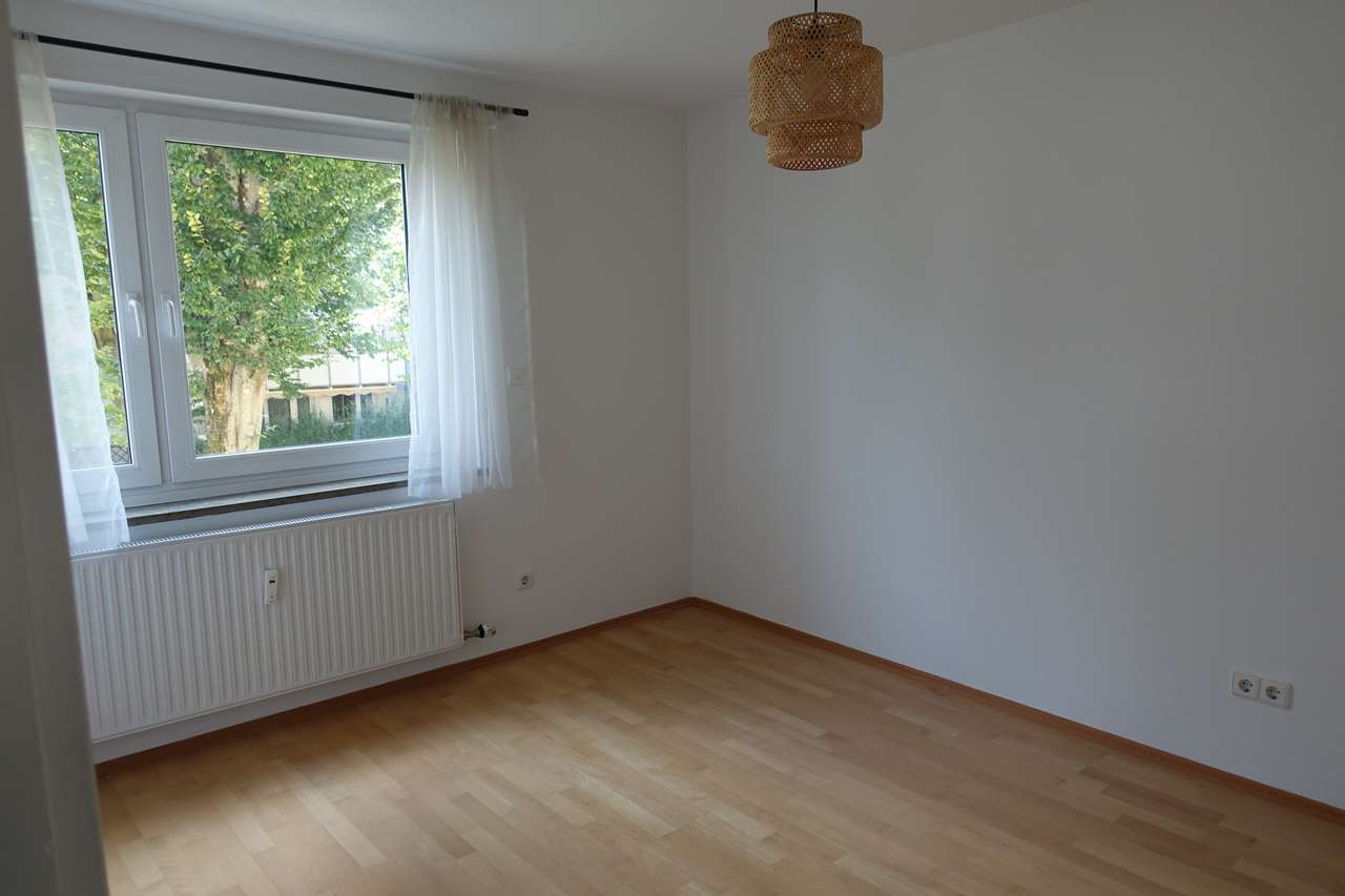 Schicke, attraktive 3-Zimmerwohnung mit Balkon und Garage, Ottmarsheimer Str. 19, 70439 Stuttgart-Stammheim