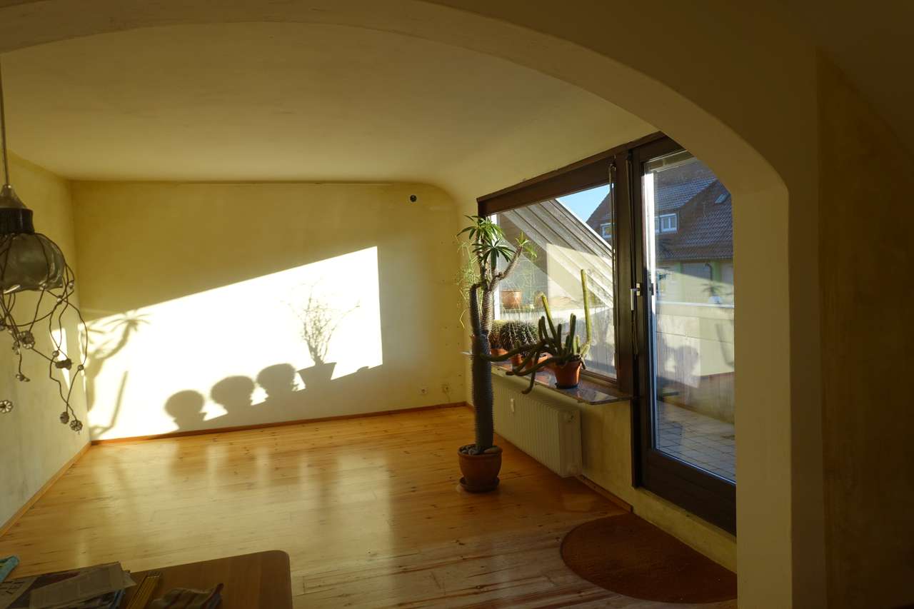 mit Ausgang zum Balkon