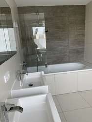 mit Wanne und WC mit Wanne und WC