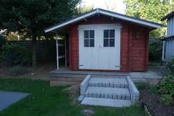 mit schönem Schwedenhaus