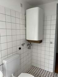 und Waschmaschinenstellplatz und Waschmaschinenstellplatz