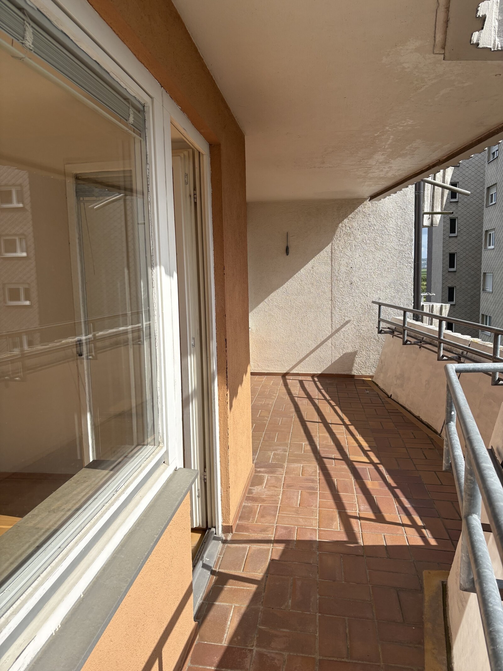 Hübsche 2-Zimmerwohnung mit sonnigem Balkon, Freiherr-von-Varnbüler-Str. 10, 71282 Hemmingen