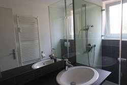 mit Dusche und WC mit Dusche und WC