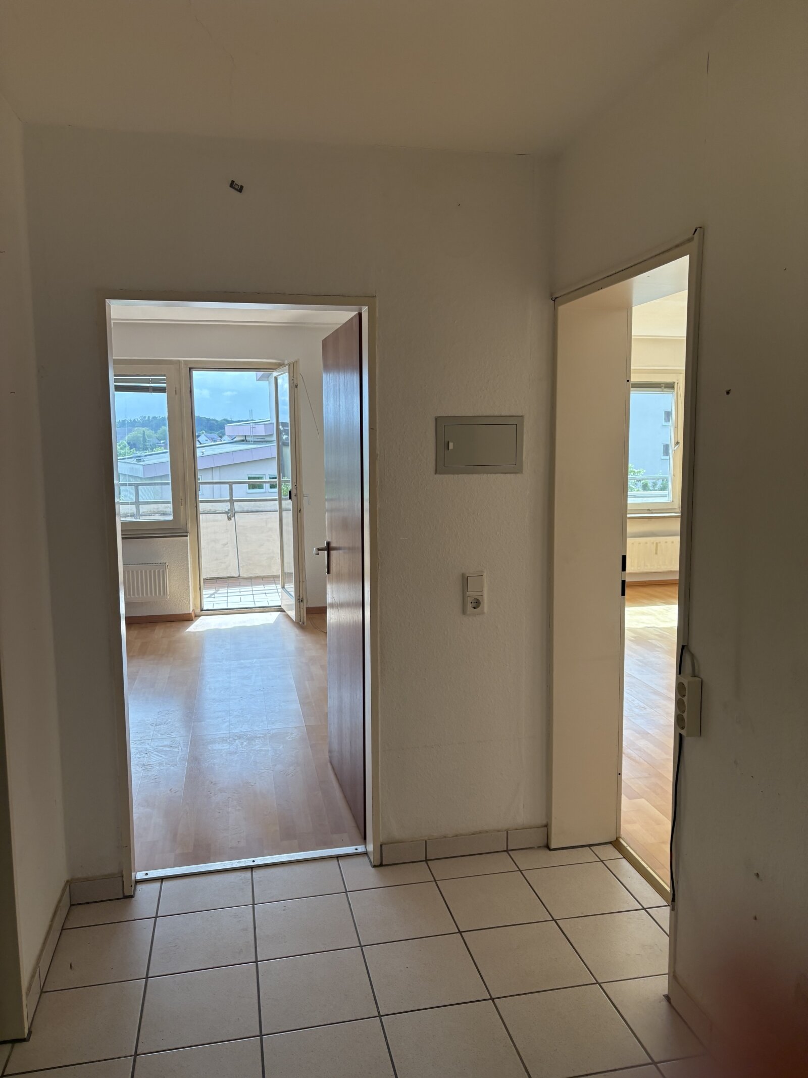 Hübsche 2-Zimmerwohnung mit sonnigem Balkon, Freiherr-von-Varnbüler-Str. 10, 71282 Hemmingen