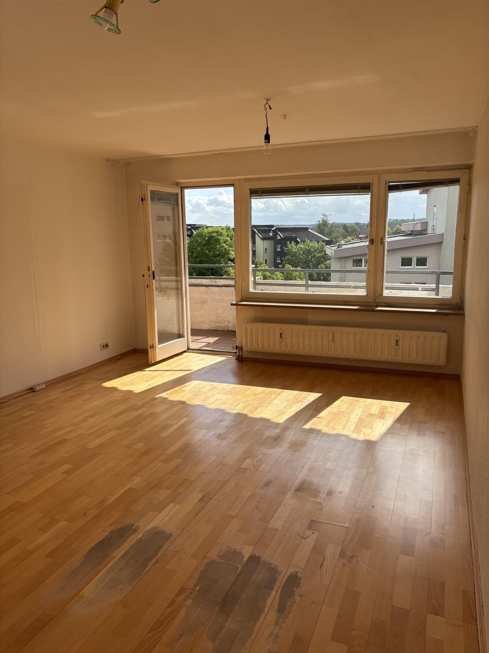 Hübsche 2-Zimmerwohnung mit sonnigem Balkon, Freiherr-von-Varnbüler-Str. 10, 71282 Hemmingen