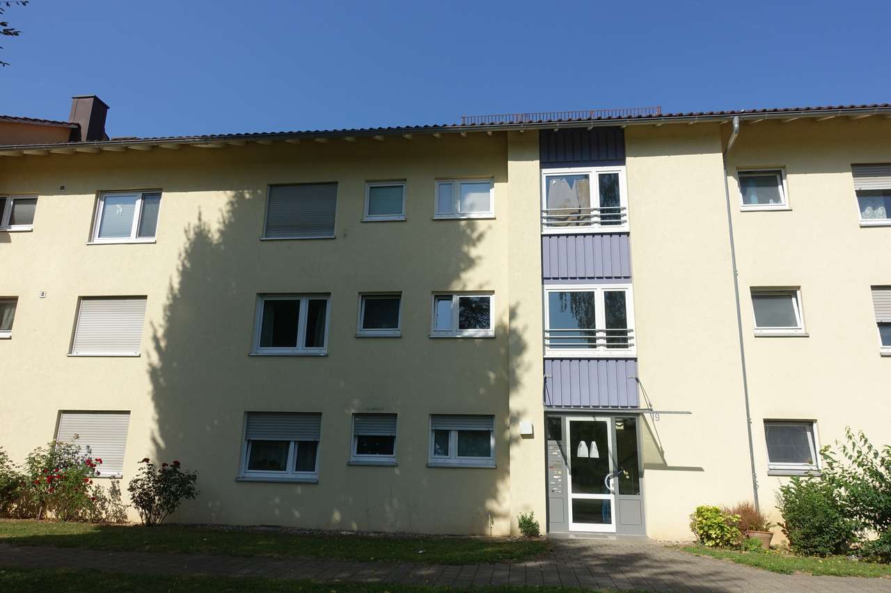 Hausansicht mit Eingangsbereic Hausansicht mit Eingangsbereic