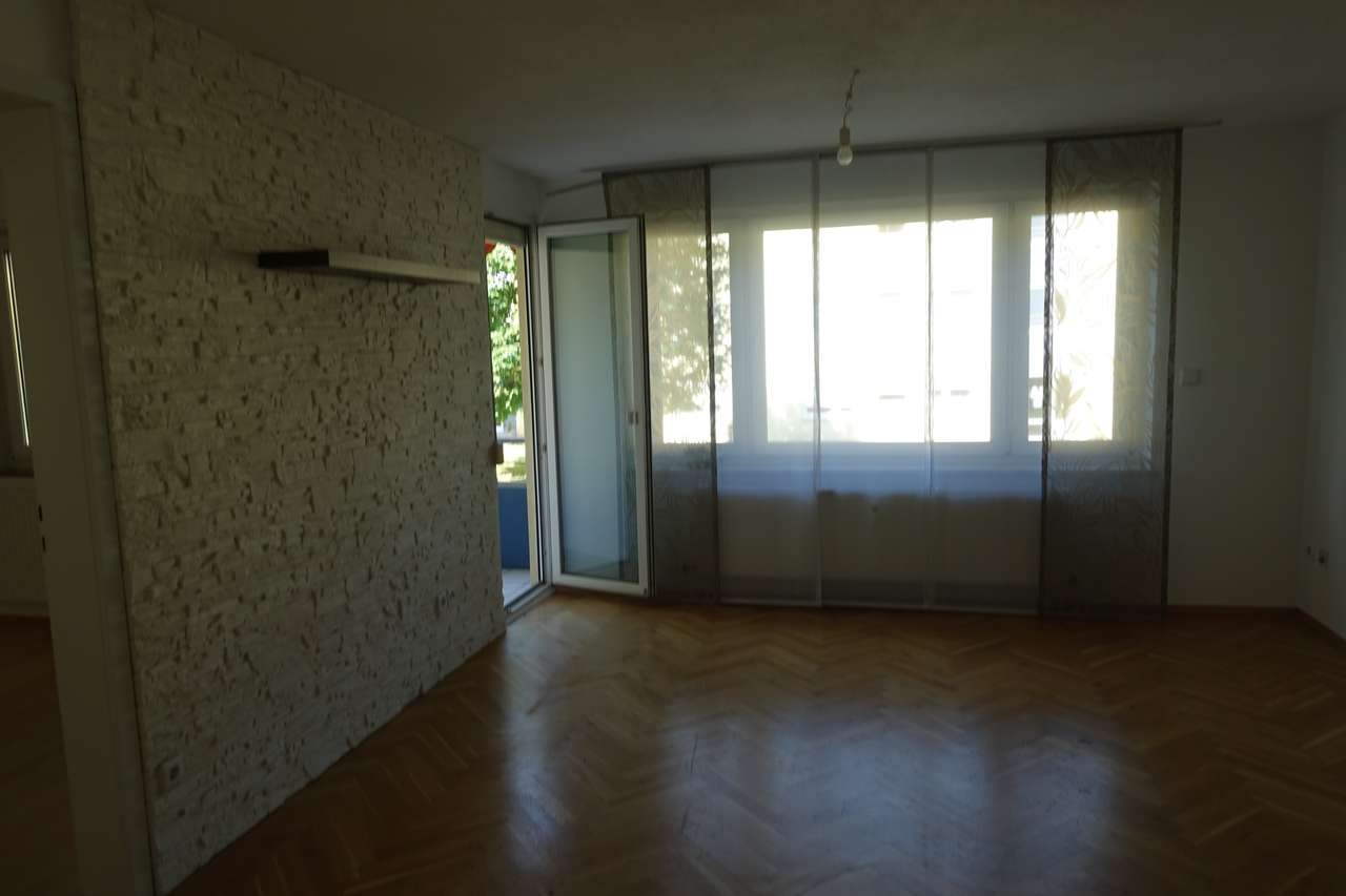 mit Ausgang zum Balkon mit Ausgang zum Balkon
